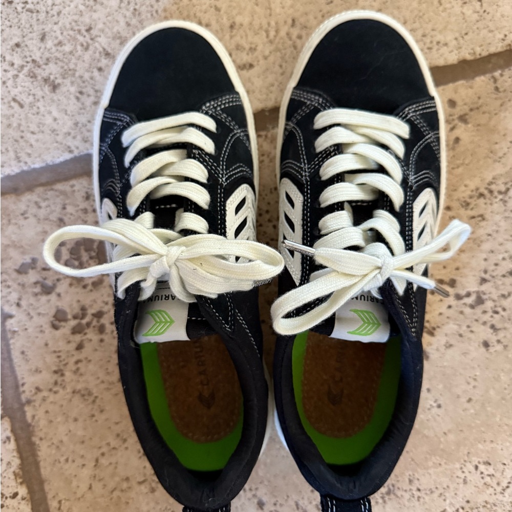 Cariuma Black and White Sneakers